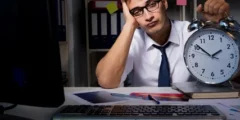 العمل لساعات طويلة يؤثر على الدماغ بشكل كارثي العمل لساعات طويلة يؤثر على الدماغ بشكل كارثي