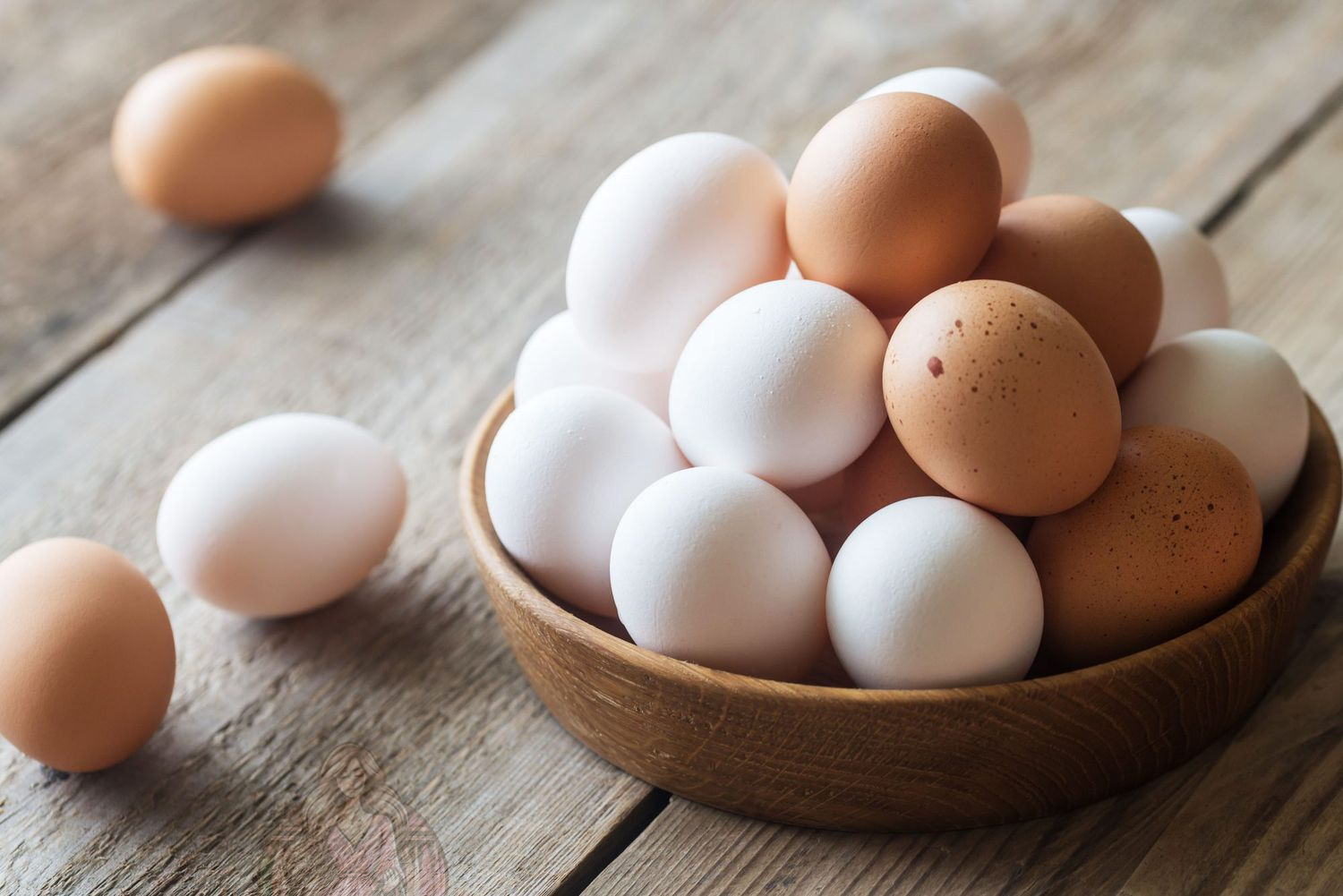 الأبيض أم البني.. هل يحدد لون البيض قيمته الغذائية؟ 1 white and brown eggs getty 0321 2000 06a68531bd234ce7bdde5e209a7d39bd
